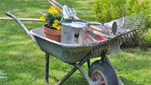 Toolwagen mit Gartengeräten